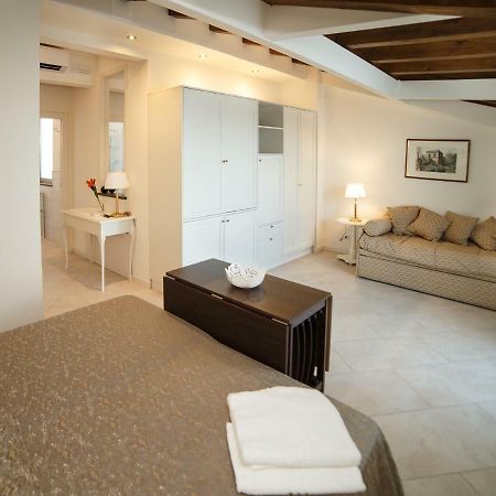 Marina Di Savoca Lägenhet Santa Teresa Di Riva Exteriör bild