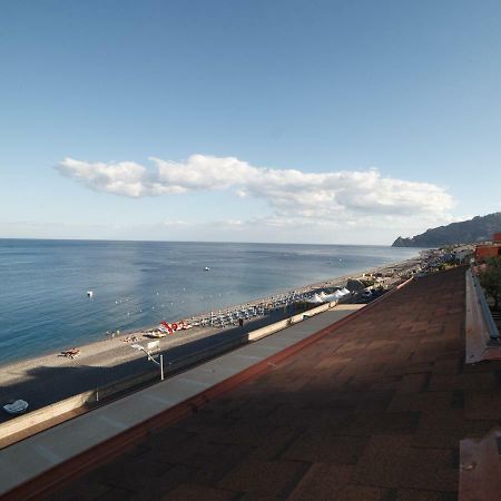 Marina Di Savoca Lägenhet Santa Teresa Di Riva Exteriör bild