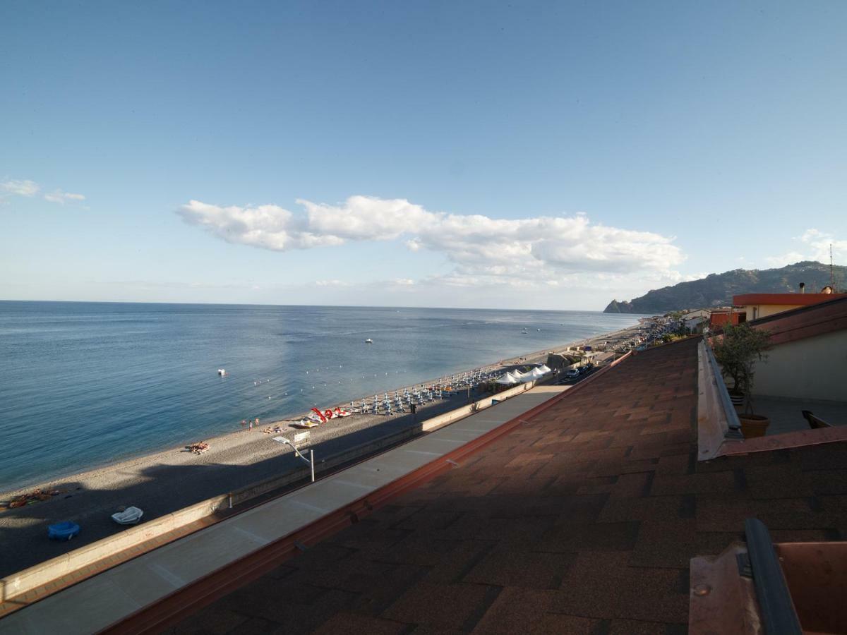 Marina Di Savoca Lägenhet Santa Teresa Di Riva Exteriör bild