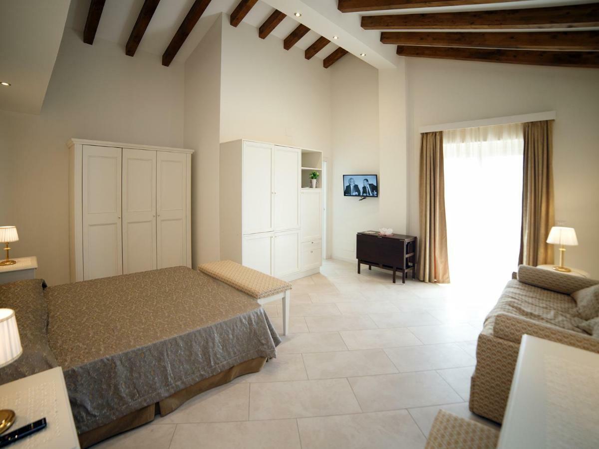 Marina Di Savoca Lägenhet Santa Teresa Di Riva Exteriör bild