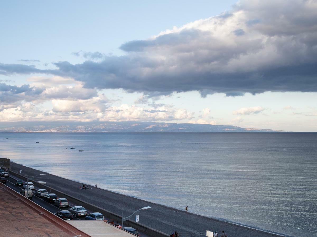 Marina Di Savoca Lägenhet Santa Teresa Di Riva Exteriör bild