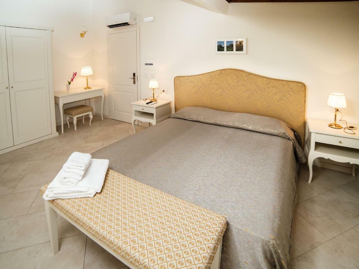 Marina Di Savoca Lägenhet Santa Teresa Di Riva Exteriör bild