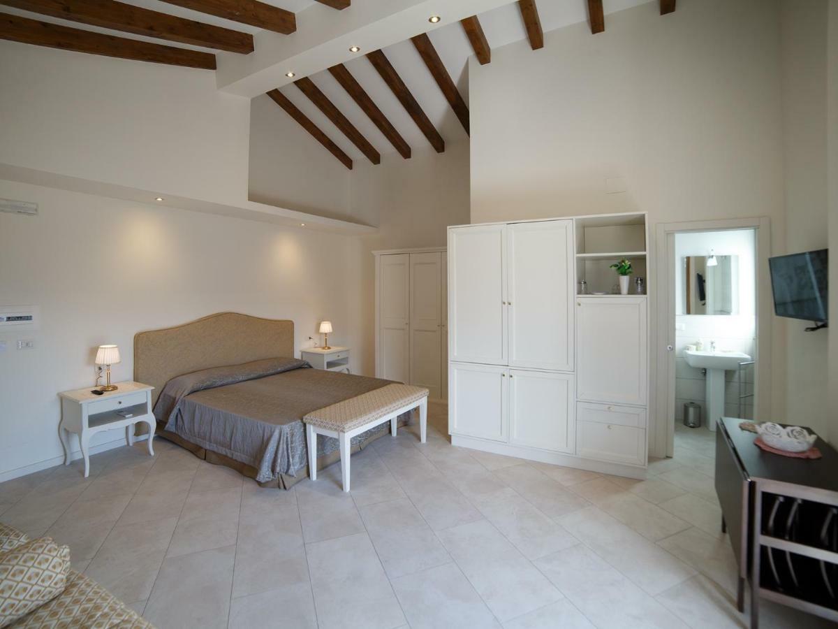 Marina Di Savoca Lägenhet Santa Teresa Di Riva Exteriör bild