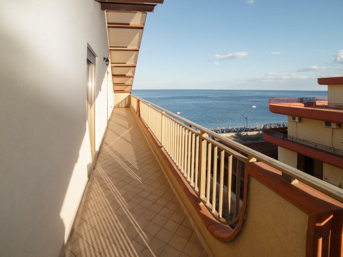 Marina Di Savoca Lägenhet Santa Teresa Di Riva Exteriör bild